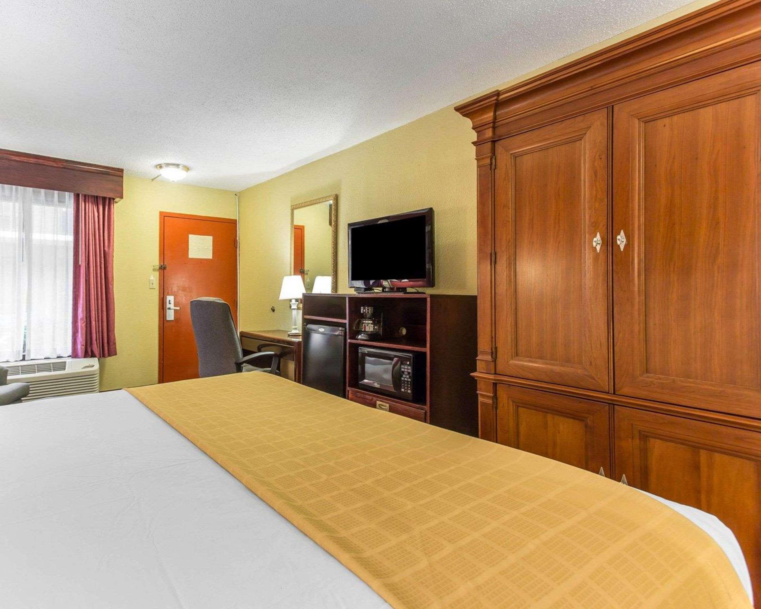 Clarion Pointe Statesville Buitenkant foto