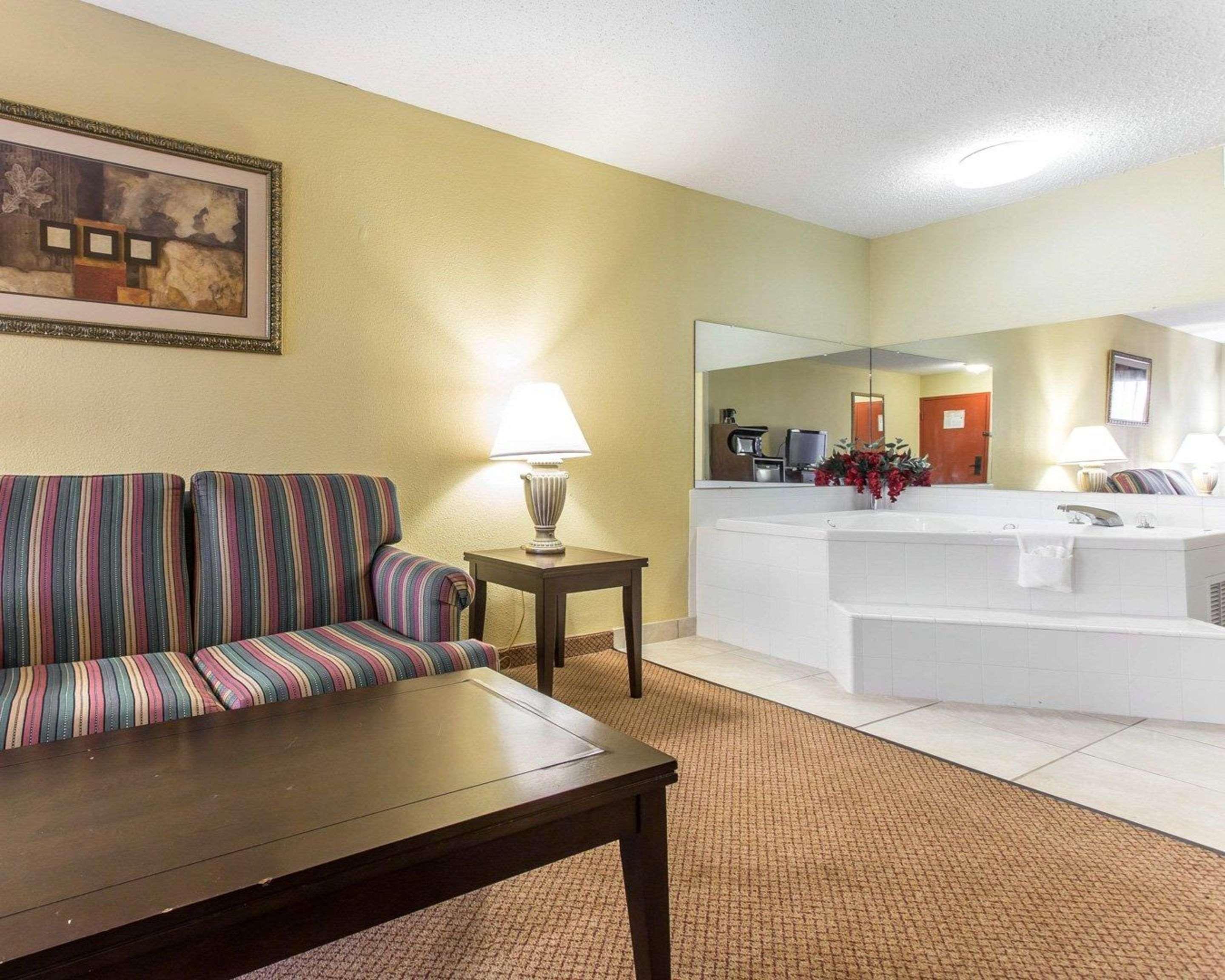 Clarion Pointe Statesville Buitenkant foto