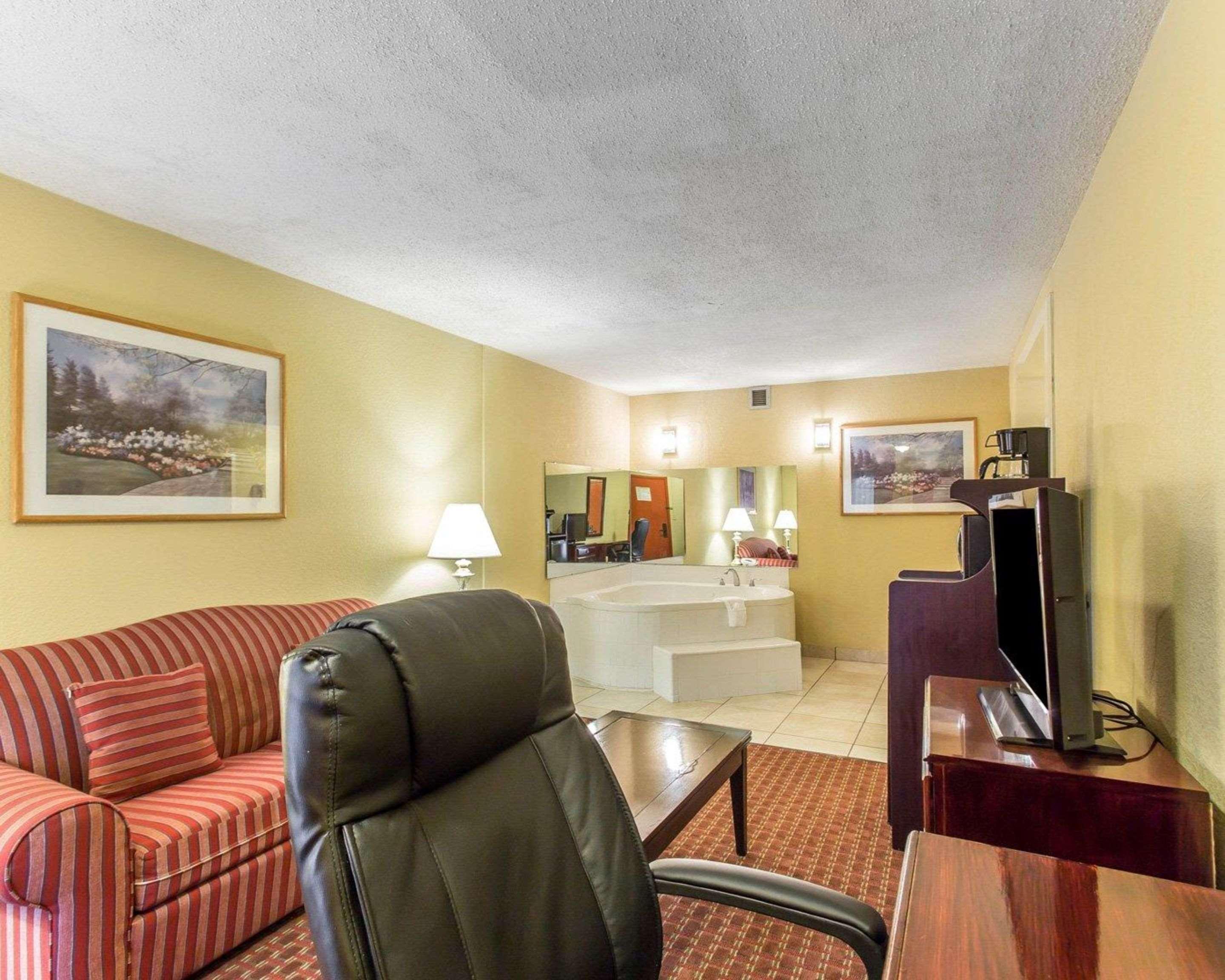 Clarion Pointe Statesville Buitenkant foto
