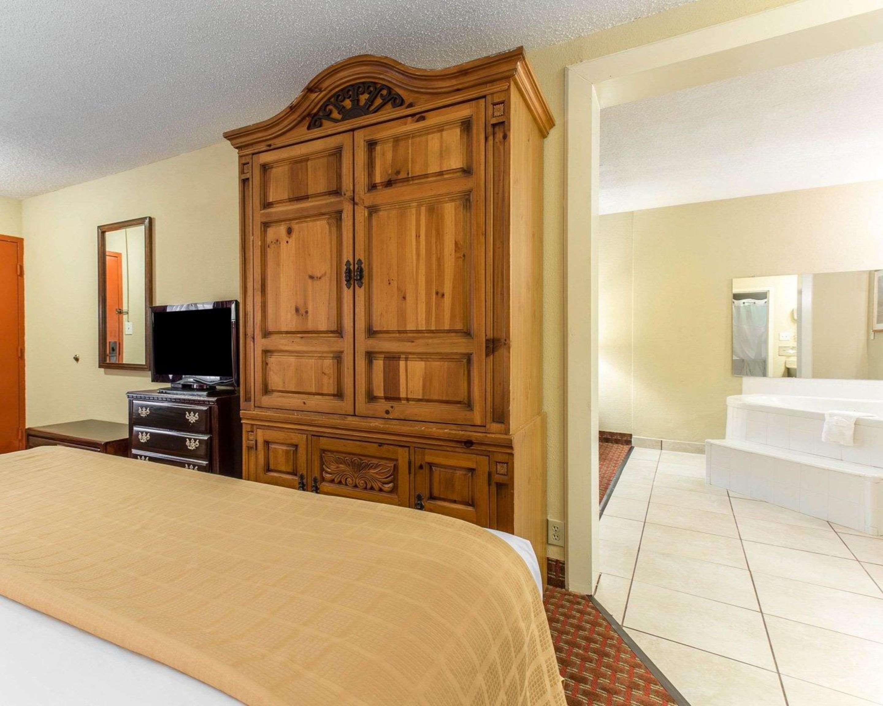 Clarion Pointe Statesville Buitenkant foto