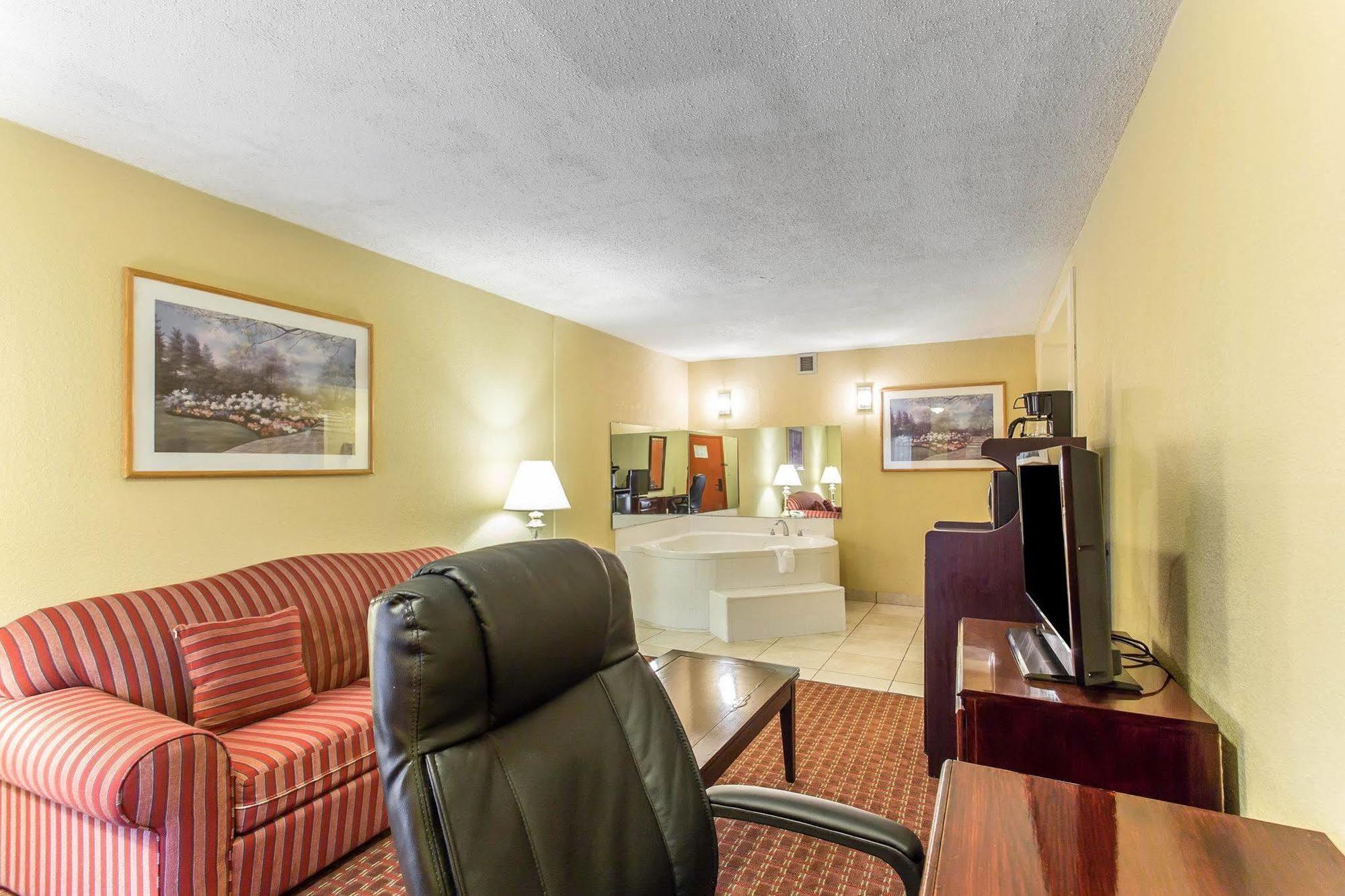 Clarion Pointe Statesville Buitenkant foto